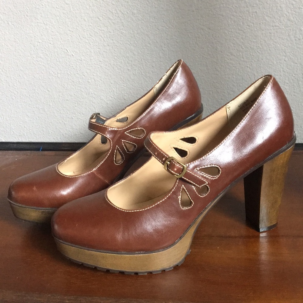 Women’s Mary Jane heels